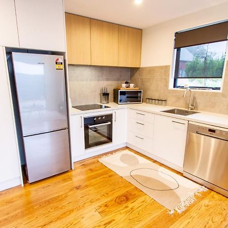 2 Bed Paradise Near Hagley Park Apartment Крайстчърч Екстериор снимка